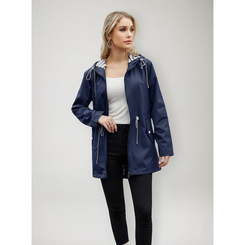 Campera Corta Viento Con Capucha Larga Bolsillos Cola Pez