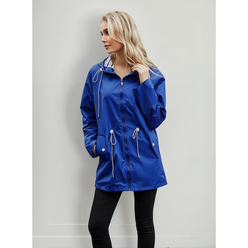 Campera Corta Viento Con Capucha Larga Bolsillos Cola Pez